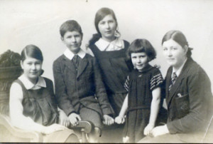 Елизавета, Николай, Софья, Мария, Наталья. дети Владимира Петровича и Веры Петровны Пестеревых, Англия.